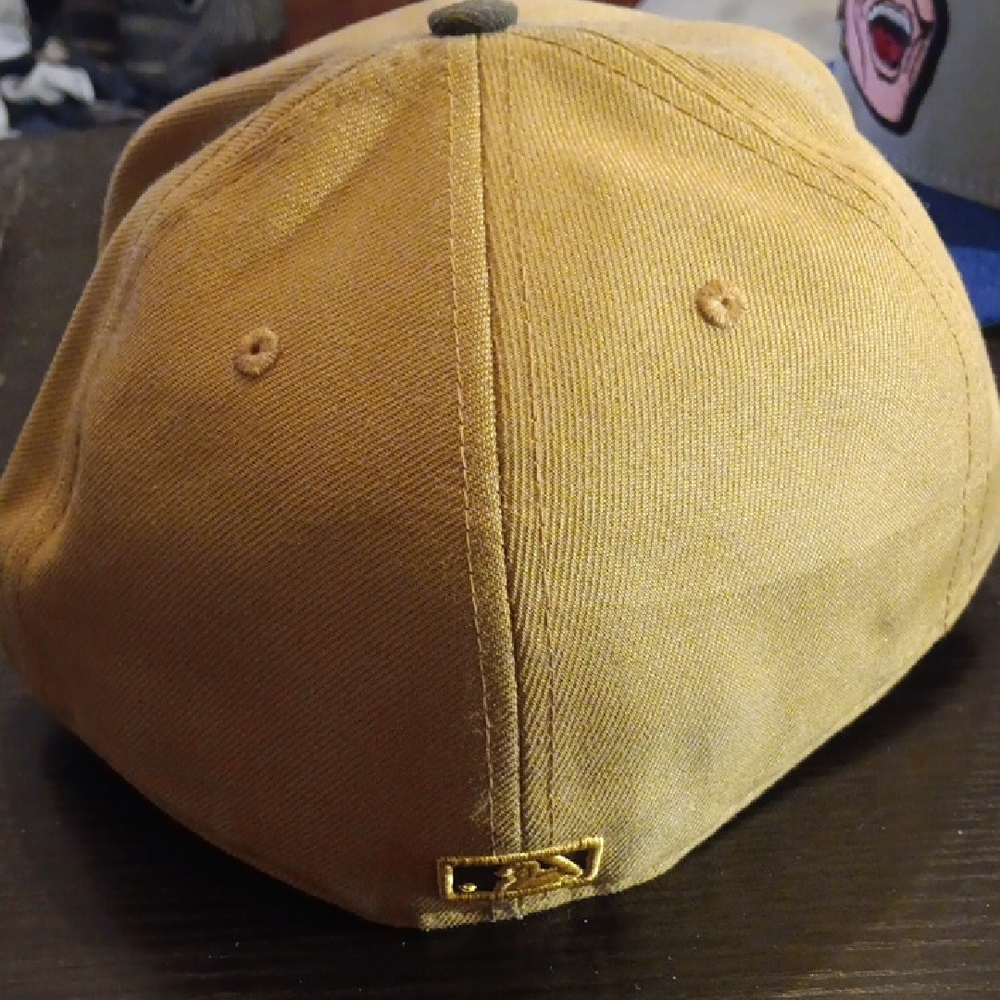 Toronto Blue Jays New Era Tan and Brown Fitted Hat Size 7 3/8 - Picture 2 of 3